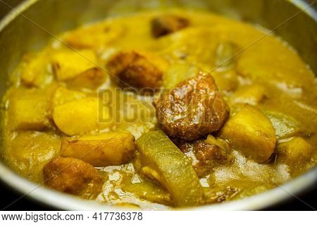 Indian Traditional Dish Lauki Ki Sabzi, Bottle Gourd & Potato Curry. Concept For Regional Bengali Fo