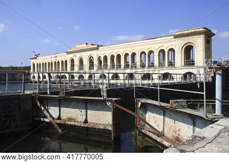 Somma Lombardo (va), Italy - September 15, 2016: The Panperduto Dike On The Ticino River, Lombardy, 
