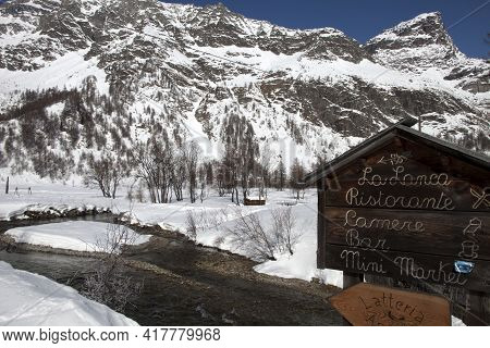 Devero Park ( Verbano-cusio-ossola ), Italy - January 15, 2017: A Hotel Sign In Alpe Devero Park, Os