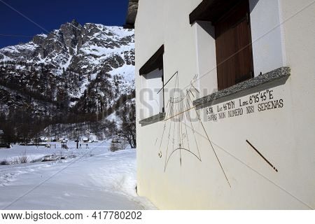 Devero Park ( Verbano-cusio-ossola ), Italy - January 15, 2017: A Sundial On A Wall House In Alpe De