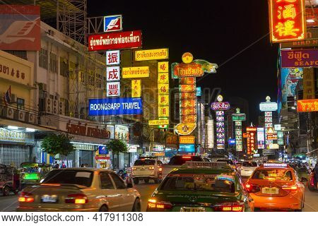 Bangkok,thailand - Sep 25, 2018 : Street Of Yaowarat At Nighttime With Many Cars And Tourists Walkin