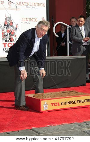 LOS ANGELES, CA - FEB 4: Robert De Niro na ceremoniálu, kde Robert De Niro je poctěn s rukou a 