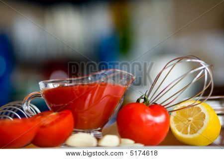 Forberede gribende tomatsauce