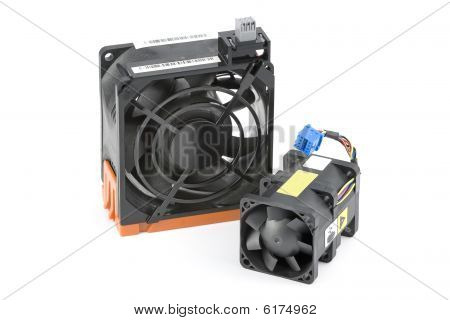 Dois ventiladores de resfriamento