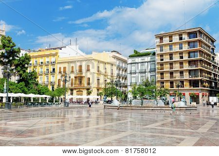 VALENCIA, SPAIN - SEPT 10: Square of Saint Mary's and fountain Rio Turia.