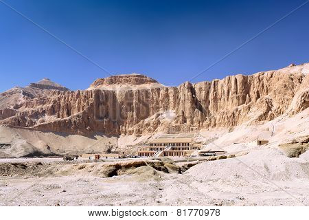 Overview Temple Of Queen Hatshepsut At Luxor .