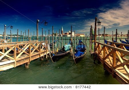 GONDOLES À VENISE