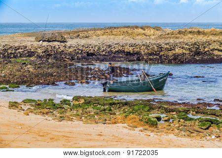 OUALIDIA, MOROCCO, APRIL 6, 2015: Fishermen  go to sea in fishing boat