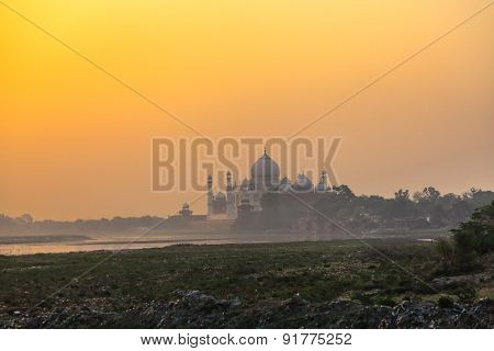 Taj Mahal In The Morning Mist