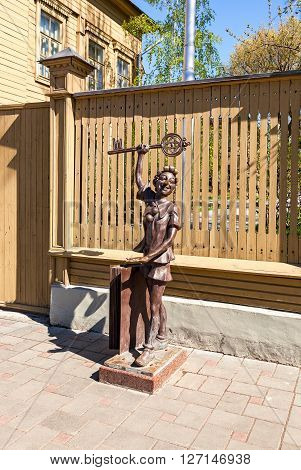 SAMARA RUSSIA - APRIL 24 2016: Bronze monument fairy-tale characters - Buratino near the museum Aleksei Tolstoi in sunny day