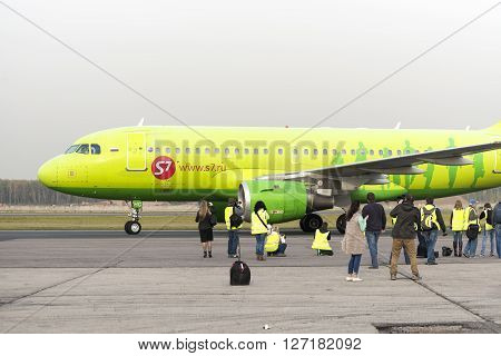 Spotter Aircraft Photographed During Taxi.