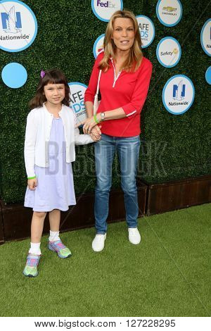 LOS ANGELES - APR 24:  Vanna White, granddaughter Kiara at the Safe Kids Day at the Smashbox Studios on April 24, 2016 in Culver City, CA