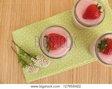 Strawberry dessert with gelatin and fresh strawberries