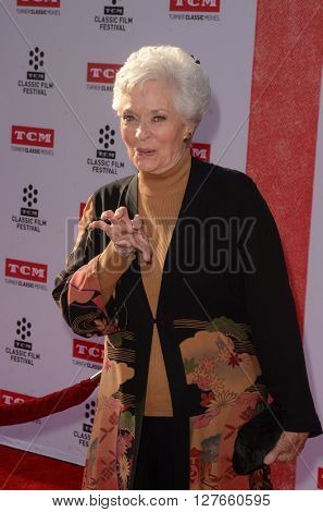 LOS ANGELES - APR 28:  Lee Meriwether at the TCM Classic Film Festival Opening Night Red Carpet at the TCL Chinese Theater IMAX on April 28, 2016 in Los Angeles, CA