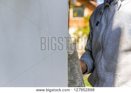 applying putty to the polyfoam wall in summer