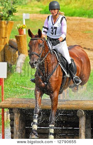 Triathlon in Russia, salto a cavallo
