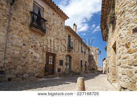 Pals,spain-may 23,2012: Street View In The Medieval And Ancient Village Of Pals, Touristic And Resid