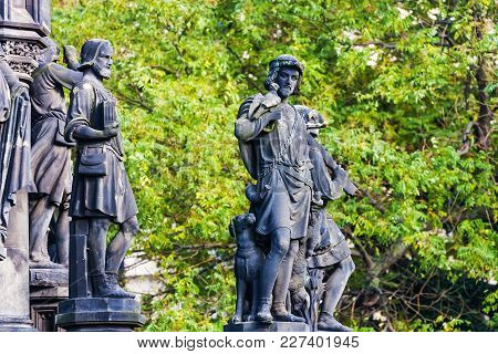 Sculpture Or Statue Of A Men Hunters With Gun And Dog In The Park
