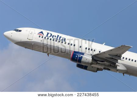 Los Angeles, California, Usa - March 10, 2010: Delta Air Lines Boeing 737-800 Aircraft Taking Off Fr