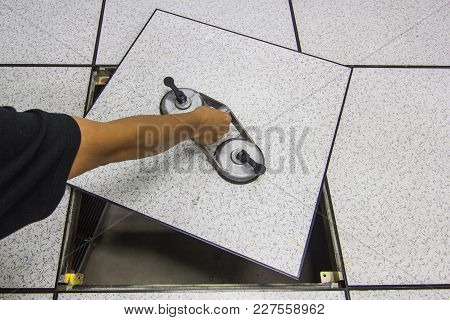 Man Hand Grab Device Suction Lifter -  Tool Platform  -  Tool For  The Open Floor In The Data Center