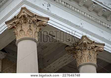 Augusta, Ga - February 19, 2018  Ornate Columns Remain In Tack On The Historic First Baptist Church 