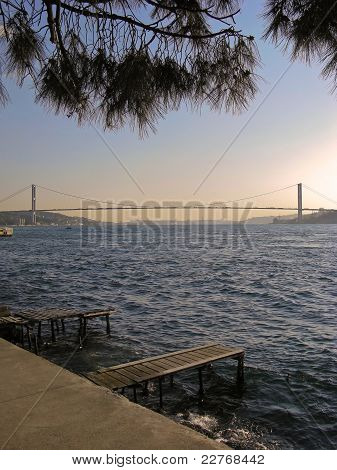 보스포러스 대교와 바다 경치