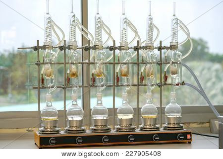 Soxhlet Extractor.percolator-boiler And Reflux,distillation Flask On Heating Element.organic Chemist