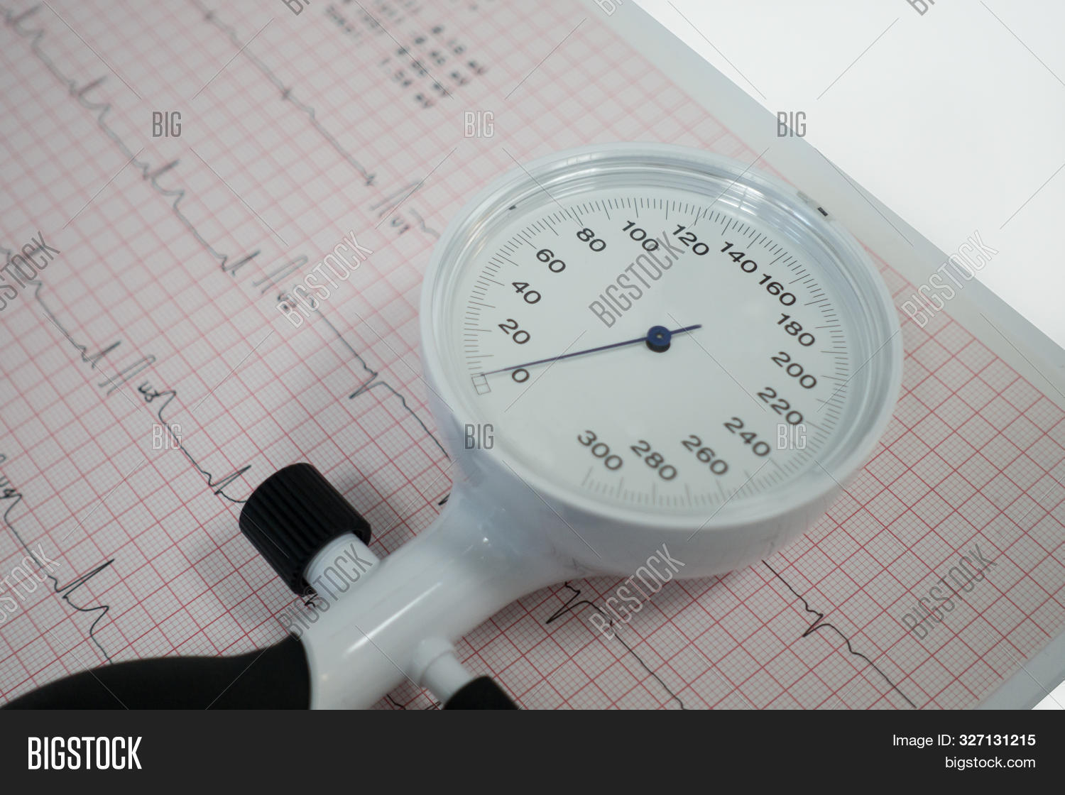 Sphygmomanometer Image & Photo (Free Trial) Bigstock