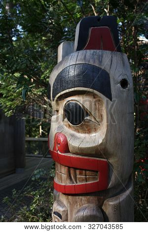 Nature Native Totem Poles Statues Trees Greenery