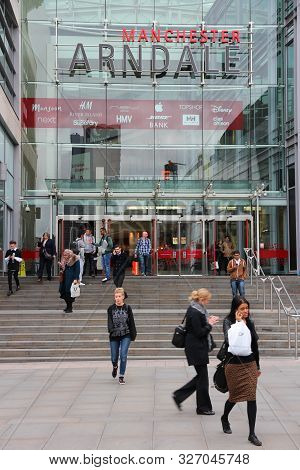 Manchester, Uk - April 23, 2013: People Visit Arndale Center In Shopping Area In Manchester, Uk. Gre