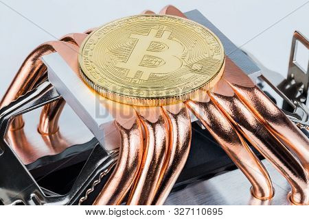 Bitcoin Shiner Cooling On Modern Tower Heat Radiator With Six Copper Heatpipes