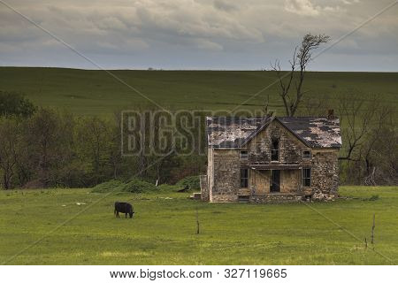 Old Rustic Farmhouse In The Flinthills Of Kansas.