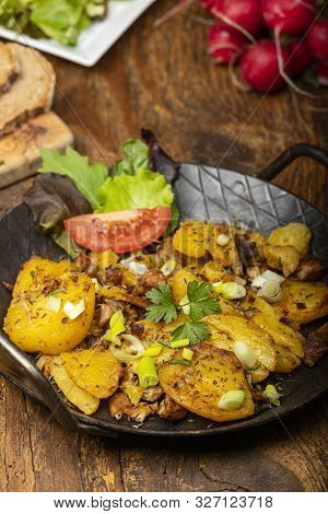 Overview Of Rustic Tyrolean Groestl On Wood
