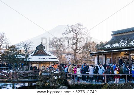 Yamanashi, Japan-february 2,2019: Groups Tourists Looking Fish In Clear Pool Mineral Water Stream Fl