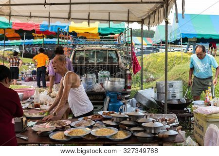 Qingming Festival (qing Ming), Tomb-sweeping Day
