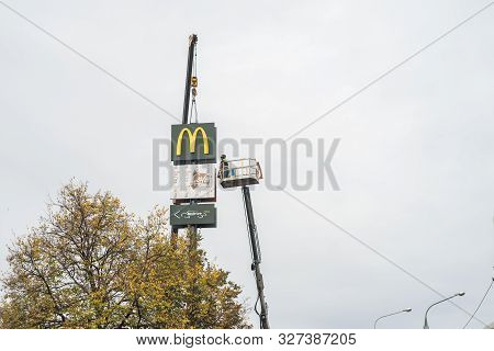 Building A Mcdonalds, Installing A Fast Food Logo