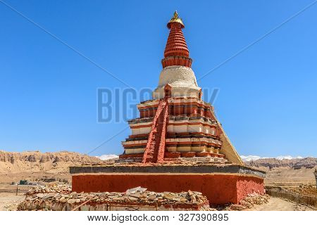 Buddhist Stupa. Toling Monastery  In The Dzanda County Of Ngari County. Tibet. China.asia