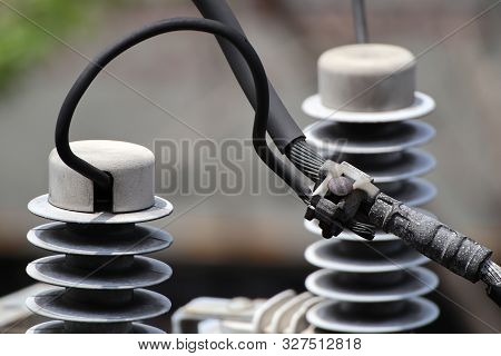 Parallel Groove Clamp Connecting Between Power Line And Surge Arrester