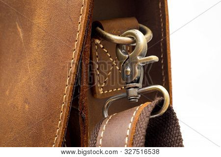 Vintage Retro Style Snap Hook Shoulder Strap In The Formal Ginuine Nubuck Leather Messenger Bag.