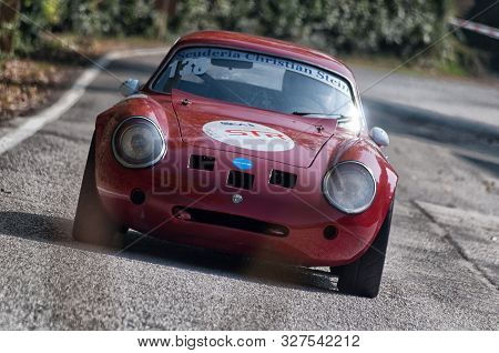 Pesaro Colle San Bartolo , Italy - Ott 12 - 2019 : Alfa Romeo Giulietta Szt On An Old Racing Car In 