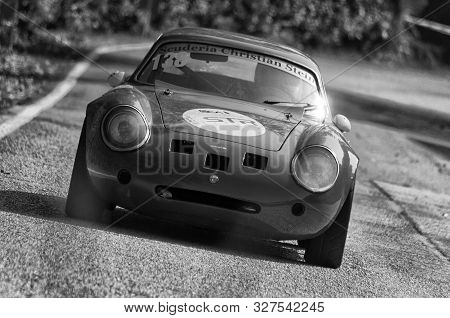 Pesaro Colle San Bartolo , Italy - Ott 12 - 2019 : Alfa Romeo Giulietta Szt On An Old Racing Car In 