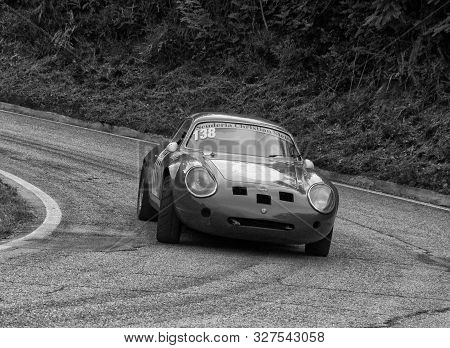 Pesaro Colle San Bartolo , Italy - Ott 12 - 2019 : Alfa Romeo Giulietta Szt On An Old Racing Car In 