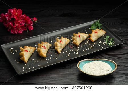 Ebi Gedza Chinese Fried Dumplings With Shrimp And Vegetables, Served With Sauce