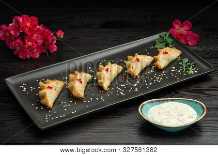 Ebi Gedza Chinese Fried Dumplings With Shrimp And Vegetables, Served With Sauce
