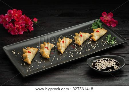 Ebi Gedza Chinese Fried Dumplings With Shrimp And Vegetables, Served With Sauce