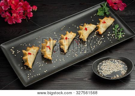 Ebi Gedza Chinese Fried Dumplings With Shrimp And Vegetables, Served With Sauce