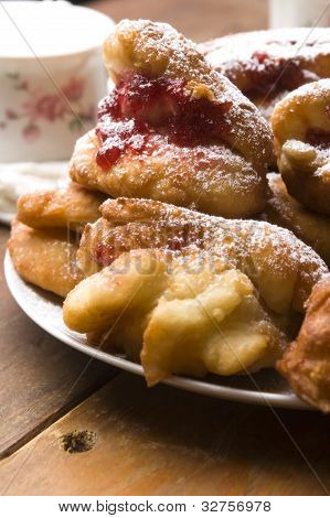 Sladké koblihy s marmeládou Rose