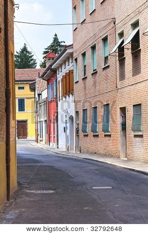 Gasse. Cento. Emilia-Romagna. Italien.