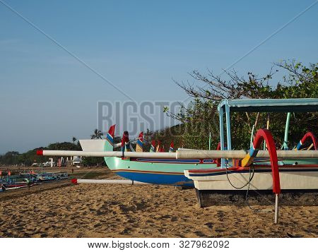 Denpasar, Indonesia - August 22, 2019: Jukung Boats Anchored On The Sand Beach. Jukung Is A Small Wo