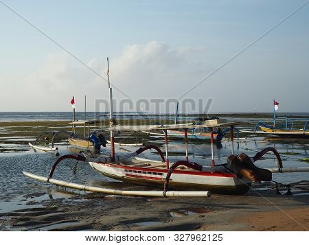 Denpasar, Indonesia - August 22, 2019: Jukung Boats Anchored On The Sand Beach. Jukung Is A Small Wo